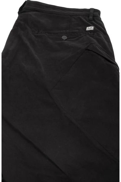 C.P. Company Broeken Herren Cargohose Stretch Satin Black 1 C.P. Company Broeken Herren Cargohose Stretch Satin Black